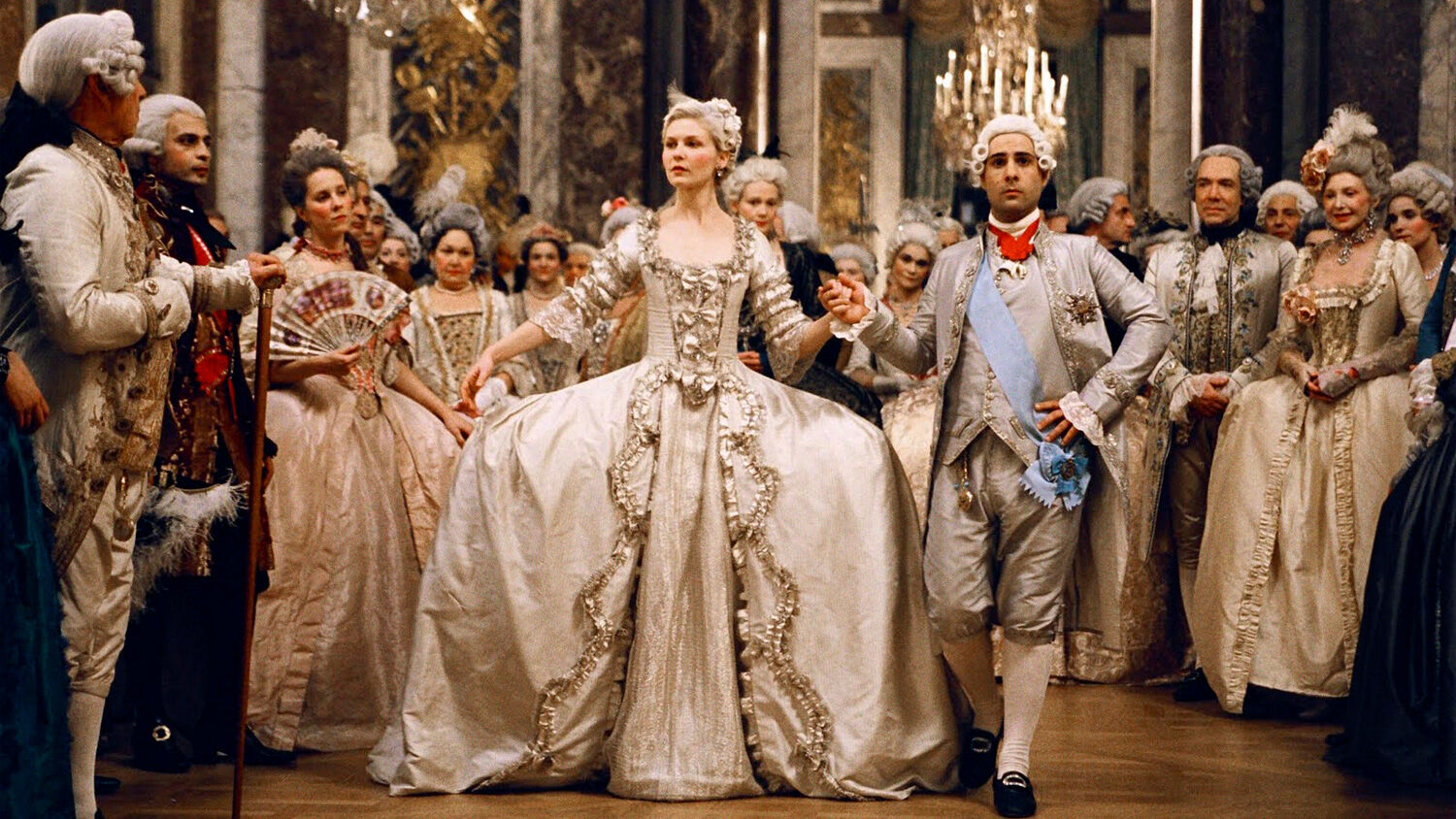 Cena de baile da rainha em palácio luxuoso